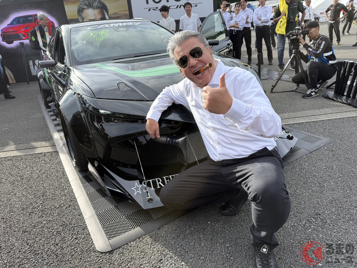 どこか懐かしいカスタムでカムリを仕上げた中嶋副社長(ジャイアーノ)