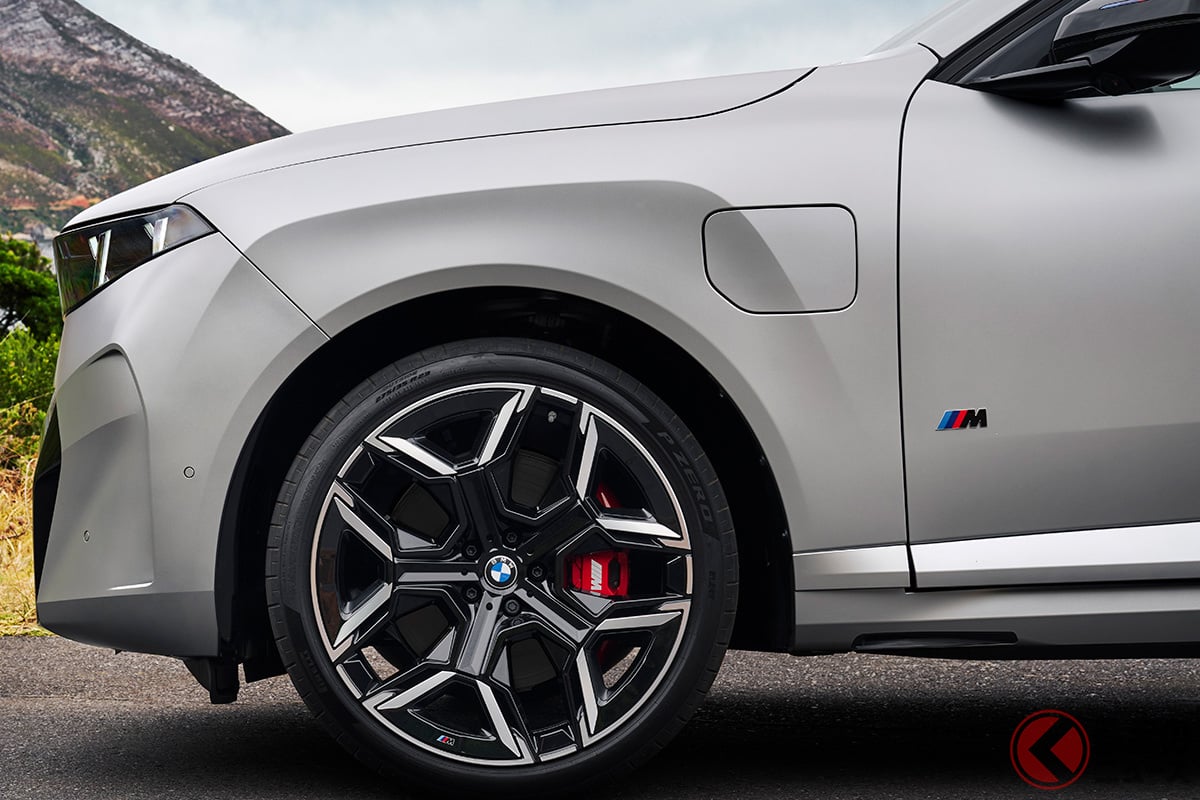 斬新ドアノブを採用するBMW新型「X5」