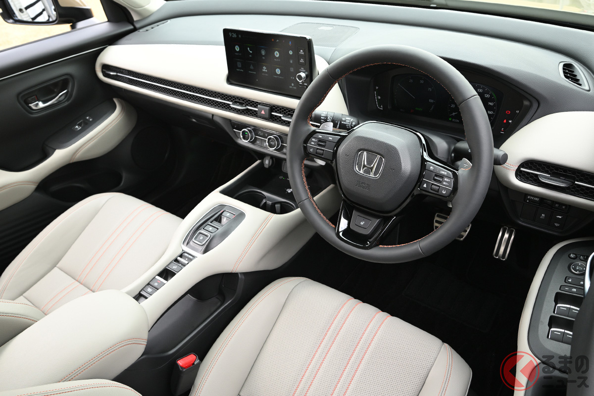 グレージュ内装が上質な「ZR-V e:HEV Z CROSS TOURING」