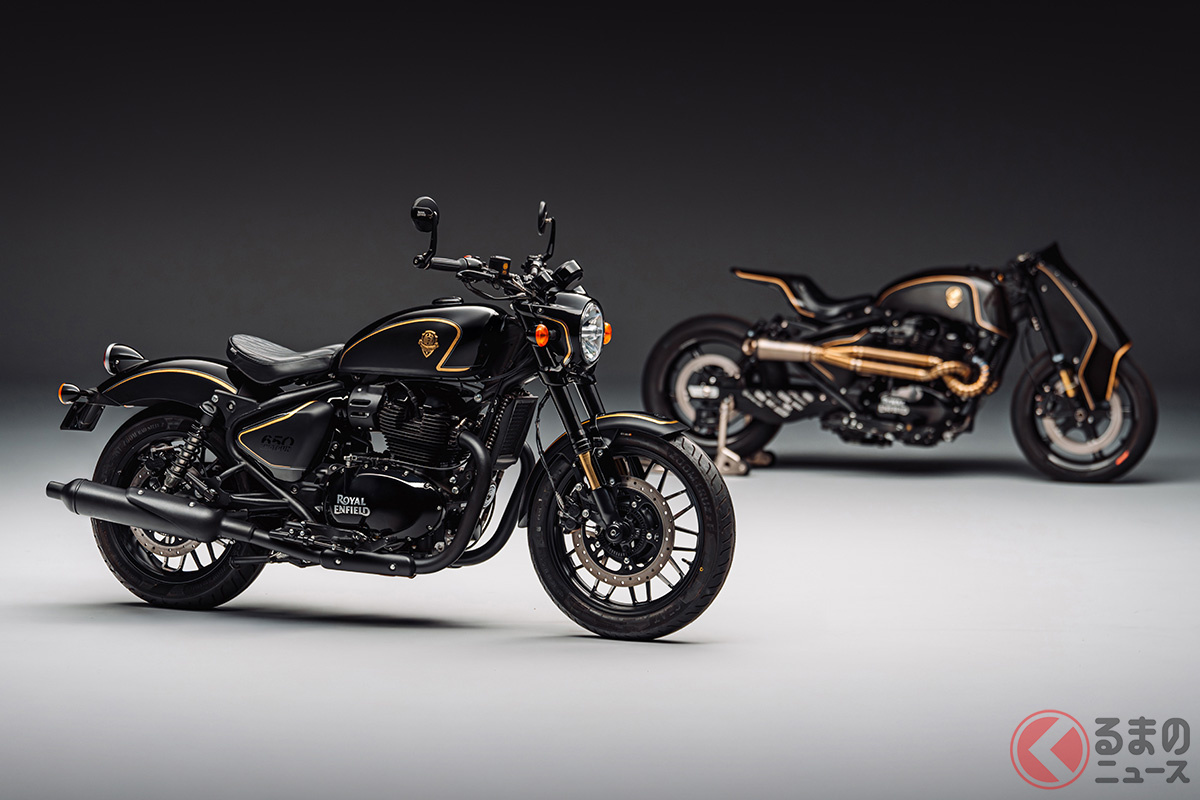 ロイヤルエンフィールド「SHOTGUN 650 × Rough Crafts Edition」（手前）と台湾を拠点とするカスタムバイクファクトリー「Rough Crafts（ラフ・クラフツ）」が製作したカスタムバイク「Caliber Royale（キャリバー・ロイヤル）」