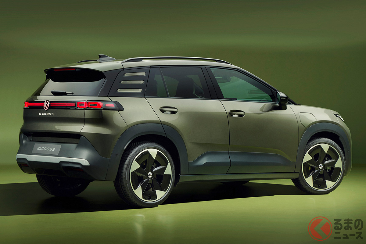 新型「ID.クロス」のリアビュー。新たなデザイン言語「ピュア・ポジティブ」を採用し、親しみやすさと安定感を両立