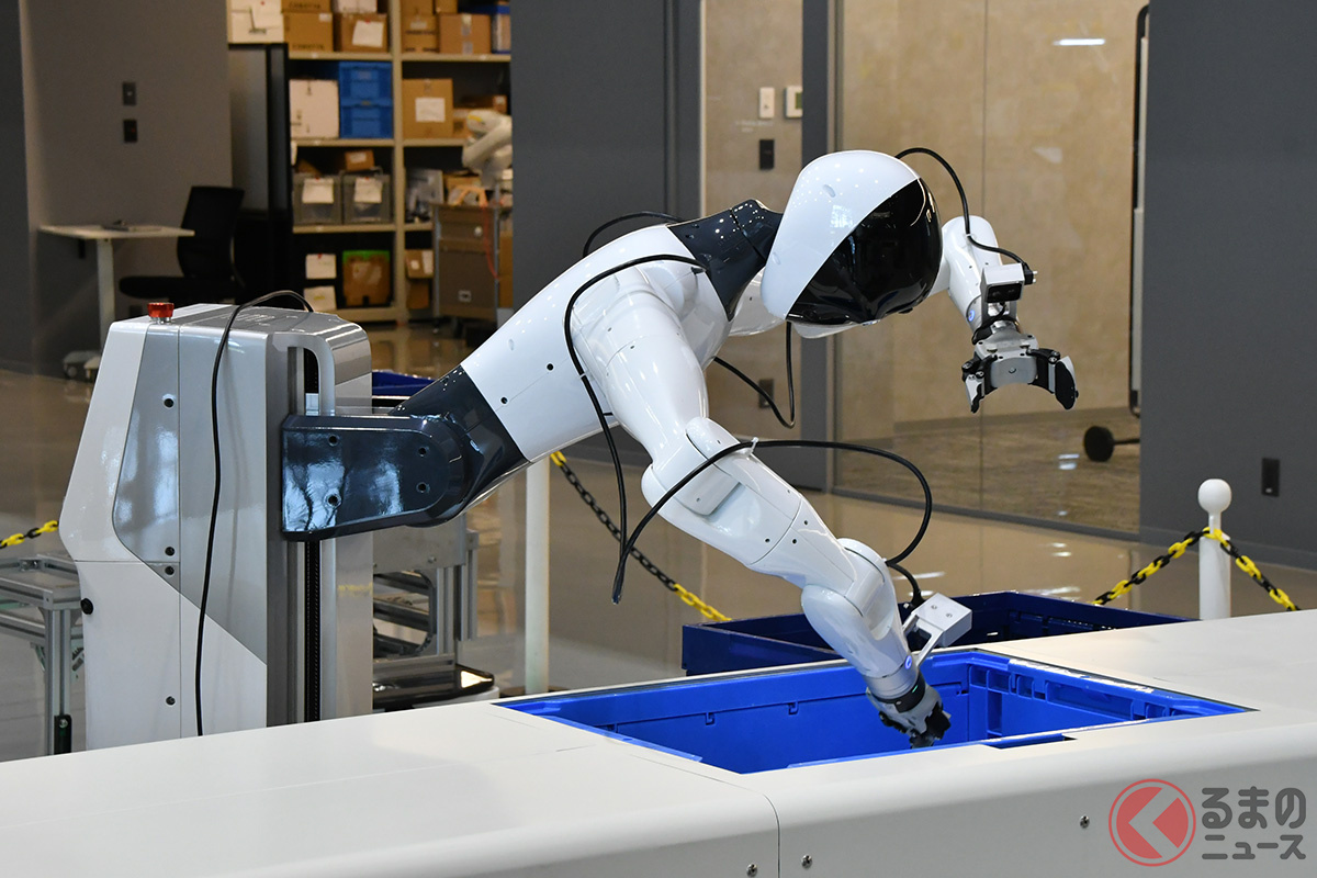 フィジカルAIを搭載したヒューマノイドロボット。生産現場への導入を目指し検証が進められている