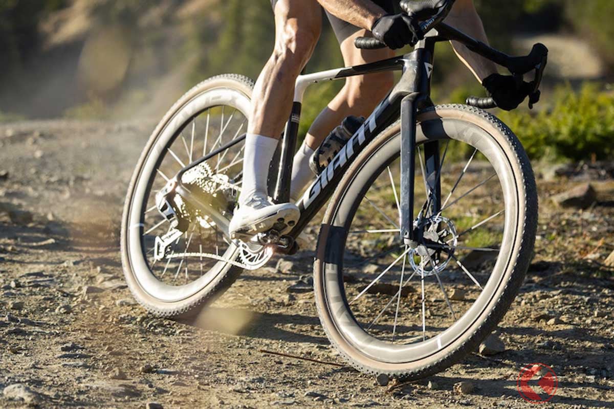 GIANT新型グラベルレーシングバイク「Revolt Advanced SL」
