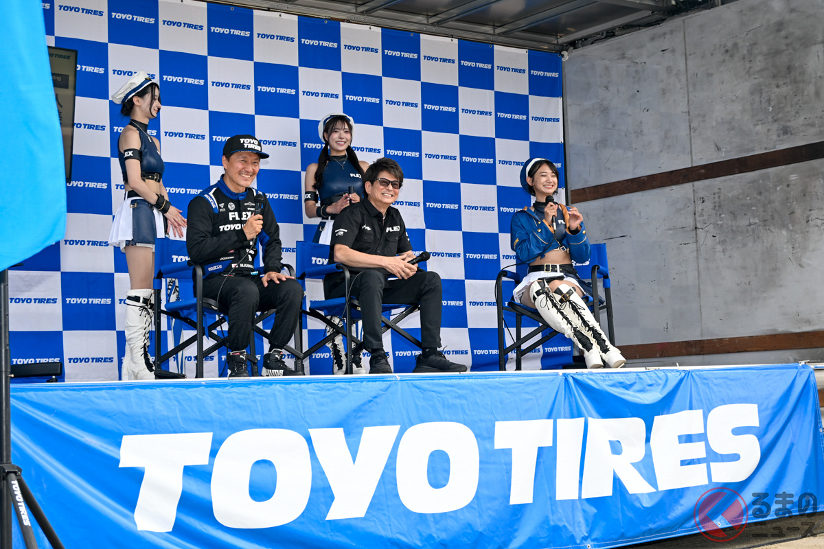 ステージイベントでは哀川総監督と、ドライバーの川畑選手がラリーについて熱く語った