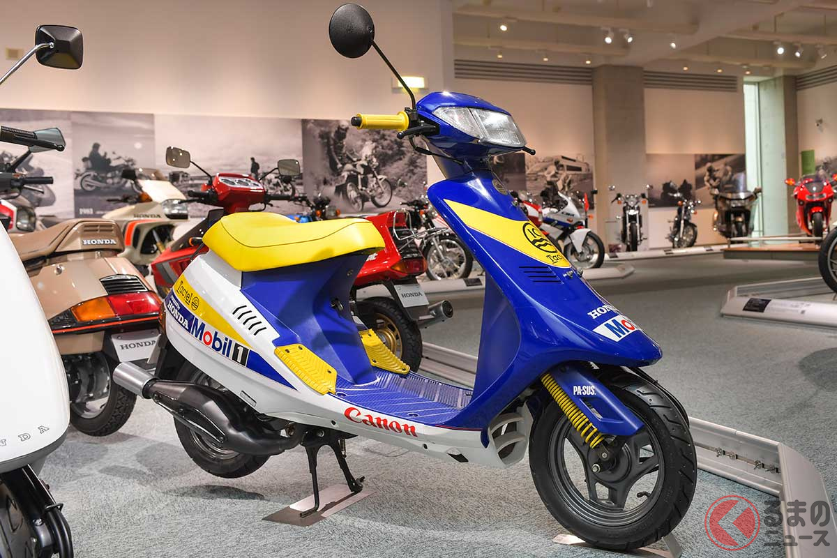 1987年に登場したホンダのF-1タイトル獲得記念車「DJ・1R F-1ウィニングスペシャル」。チャンバータイプのマフラーを採用し、レーサー風のイメージを強調