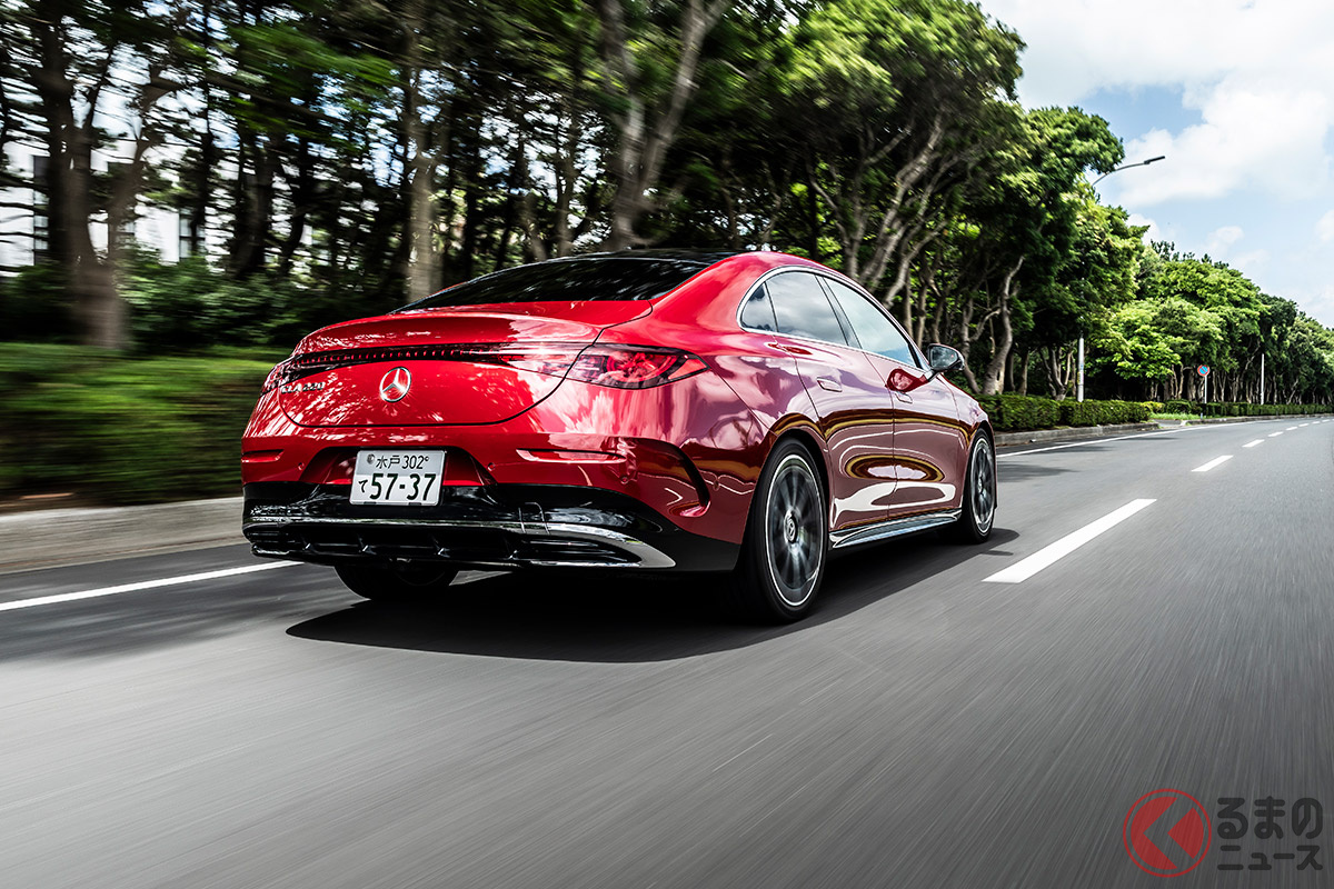 試乗したCLA 220には、最高出力190馬力・最大トルク300Nmを発揮する1.5リッター直列4気筒ガソリンターボエンジンと電気モーターを組み合わせています