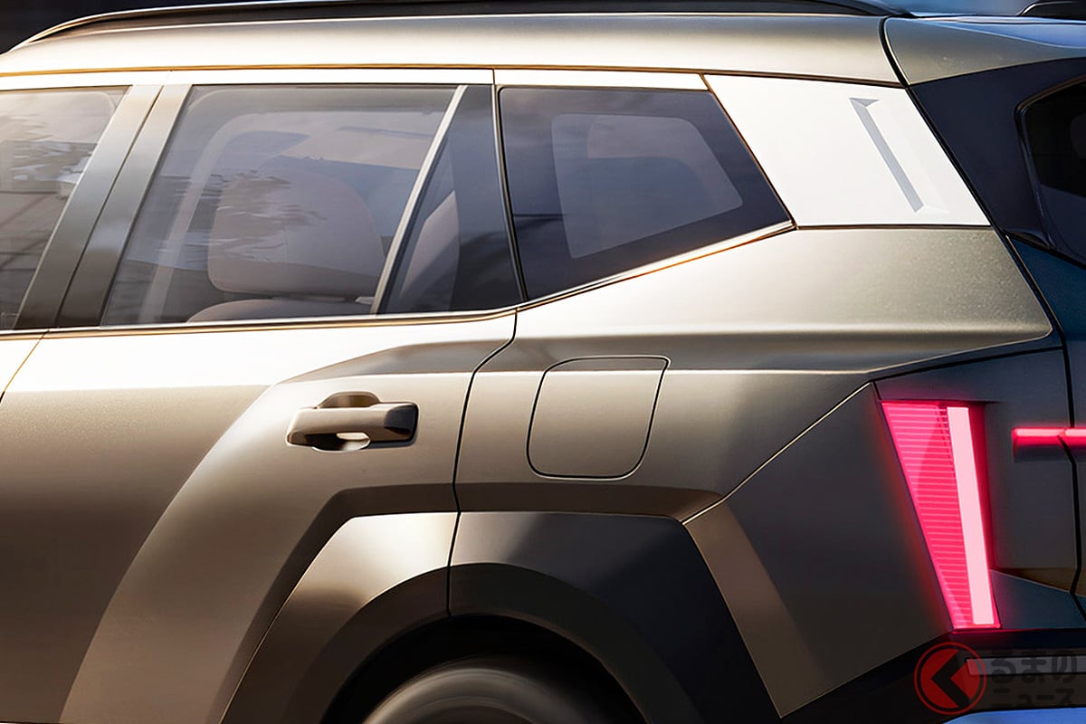 「RAV4」ルックな新型「ミドルSUV」
