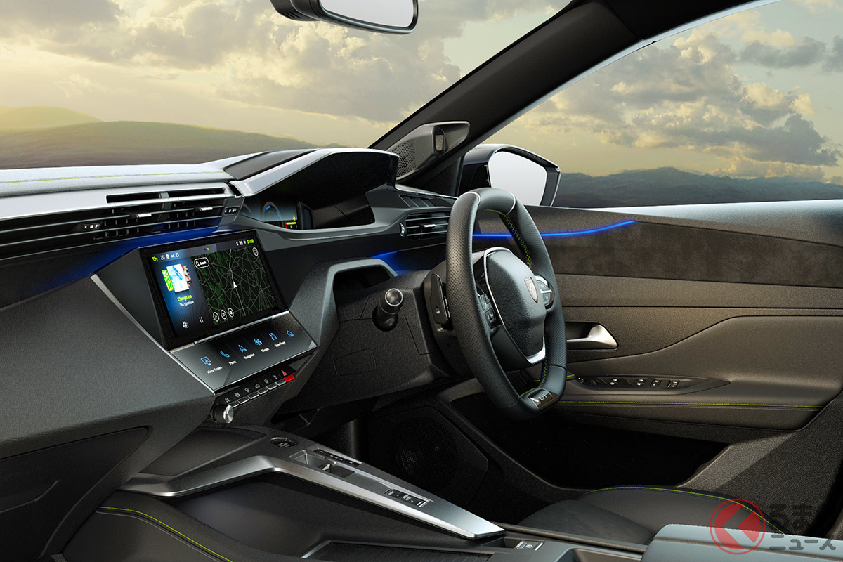 独自の「i-Cockpit」を採用し、先進性と上質感を高めた室内空間に仕上げられています