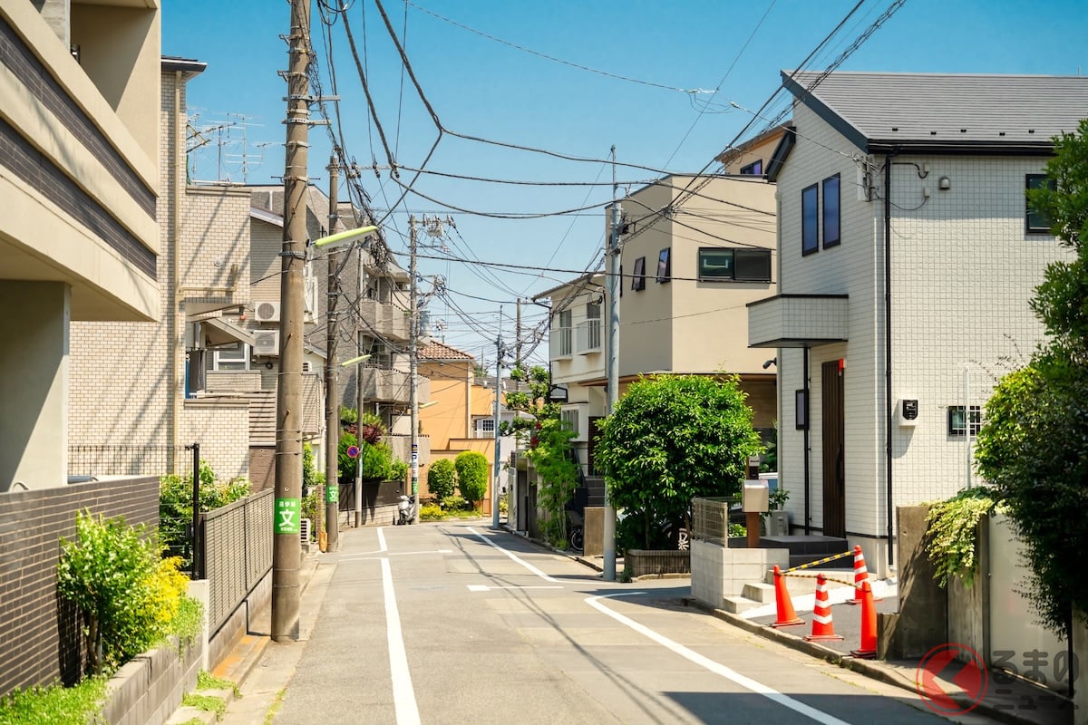 生活道路における自動車の法定速度が2026年9月1日より時速30kmに引き下げられる(画像はイメージ、ABC/PIXTA)