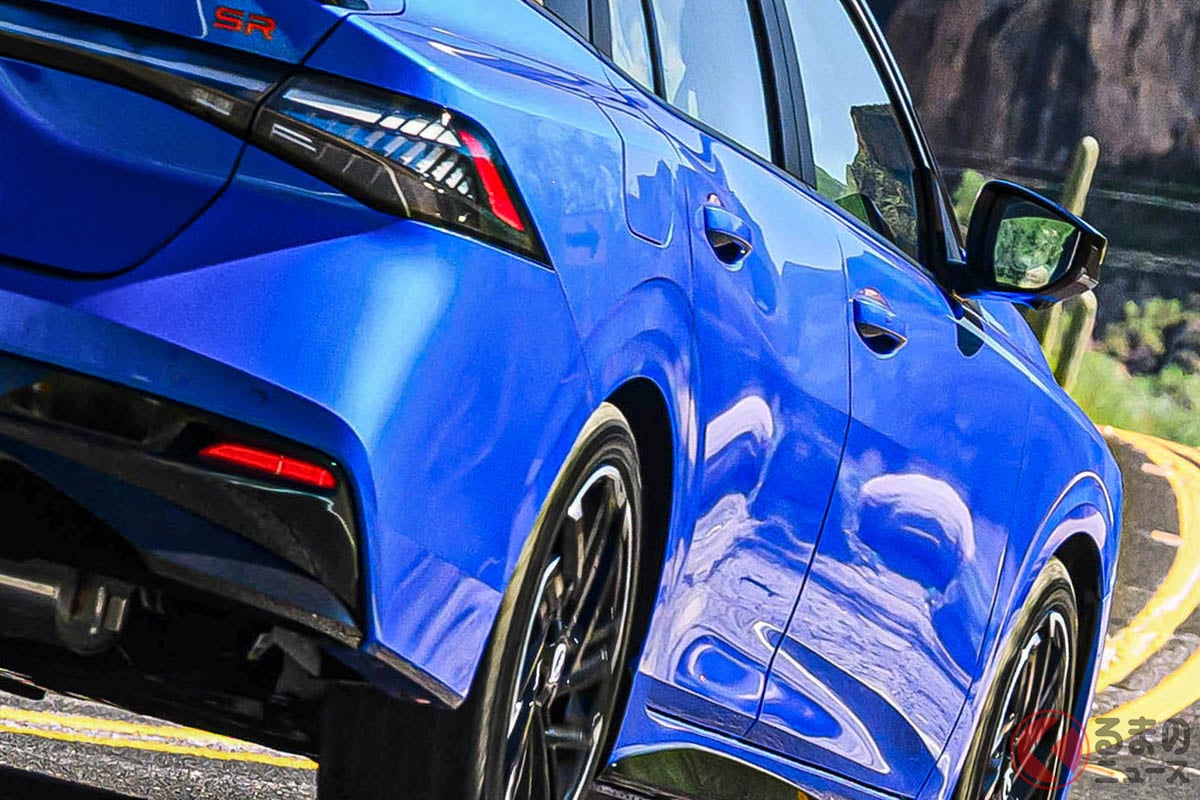日産の“新型”「4ドアセダン」!