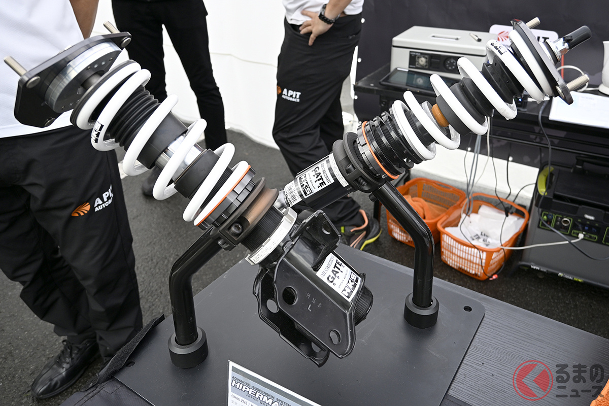 自慢のサスペンションも製品単体で展示された