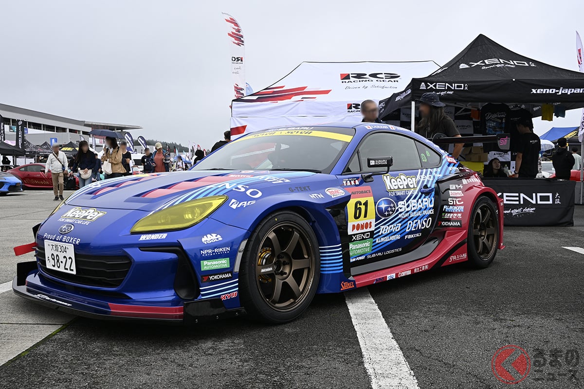 「FUJI 86/BRZ STYLE 2026」でのXENOブース。SUBARU BRZ GT300のレプリカマシンが初披露された