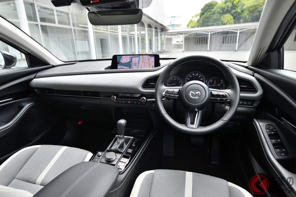 画像はマツダ「CX-30 25エアーエディション」のインパネ回り
