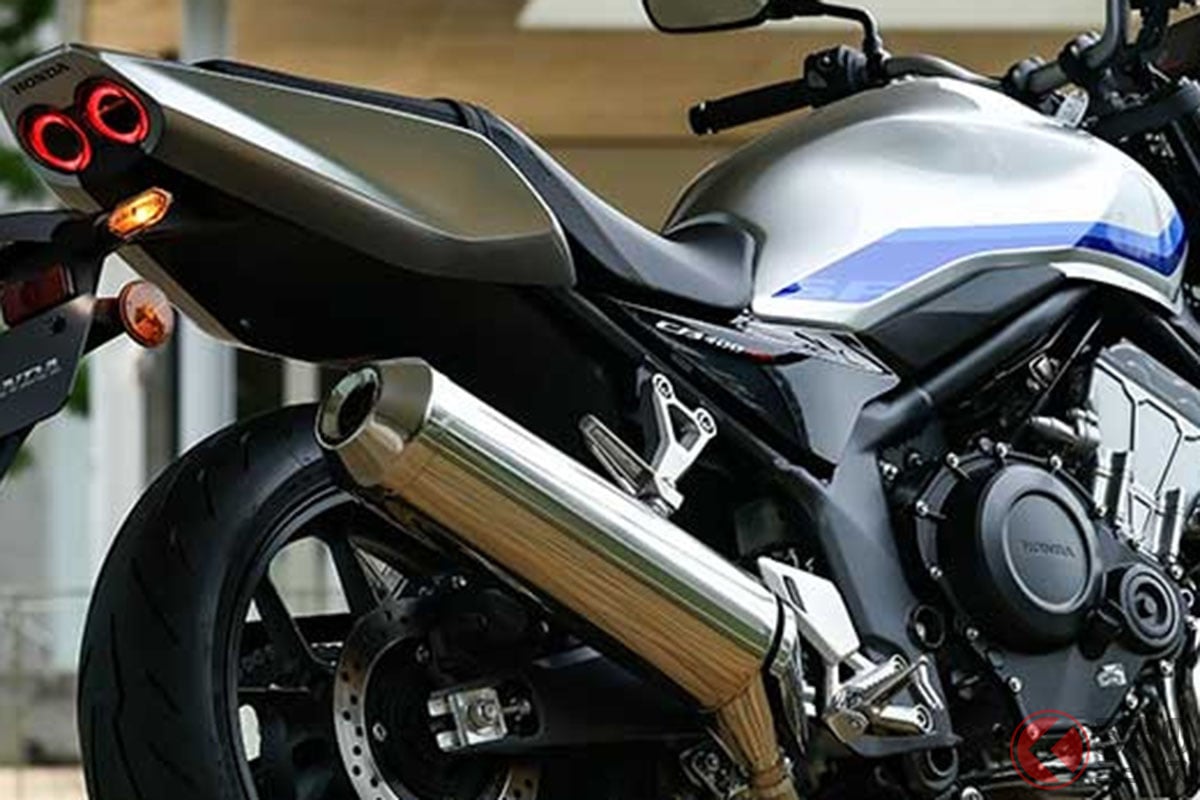 ホンダ新型「CB400 SUPER FOUR E-Clutch」