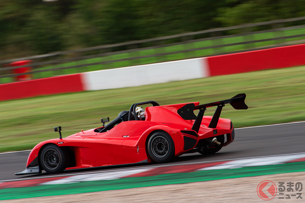 低く構えたボディが特徴的な本格レーシングスポーツ（Photo:Andrew Coles/ Radical Motorsport）
