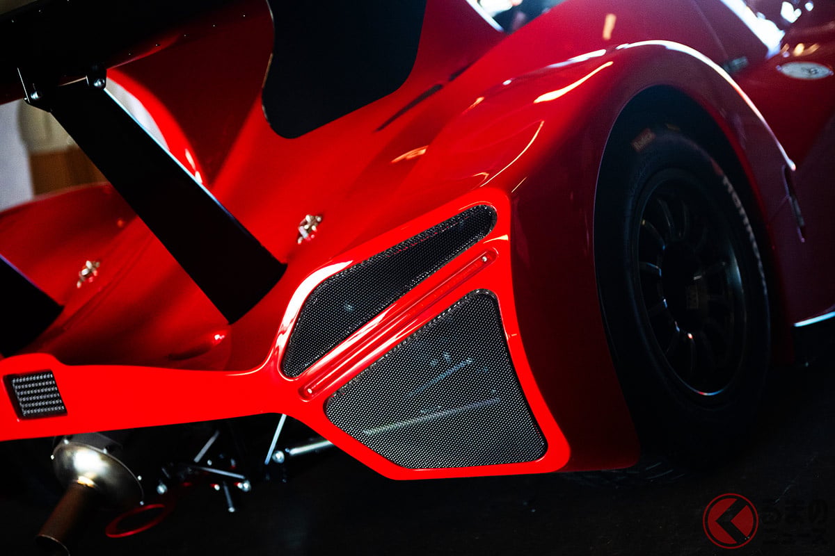 巨大なリアウイングが強力なダウンフォースを生み出す(Photo:Andrew Coles/ Radical Motorsport)