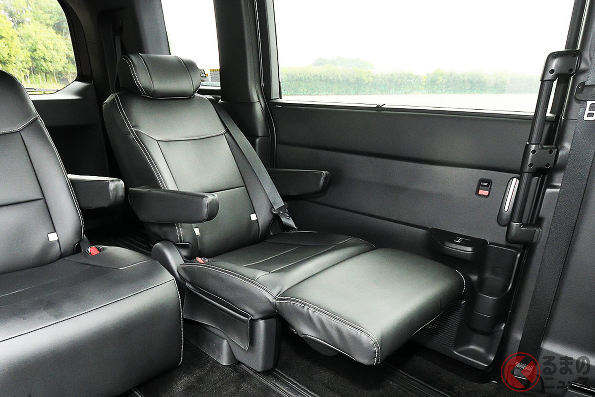 ホンダ「ステップワゴンアブソルート」って言っても良い? (画像はスパーダのホンダアクセス製合皮シートカバー装着車)