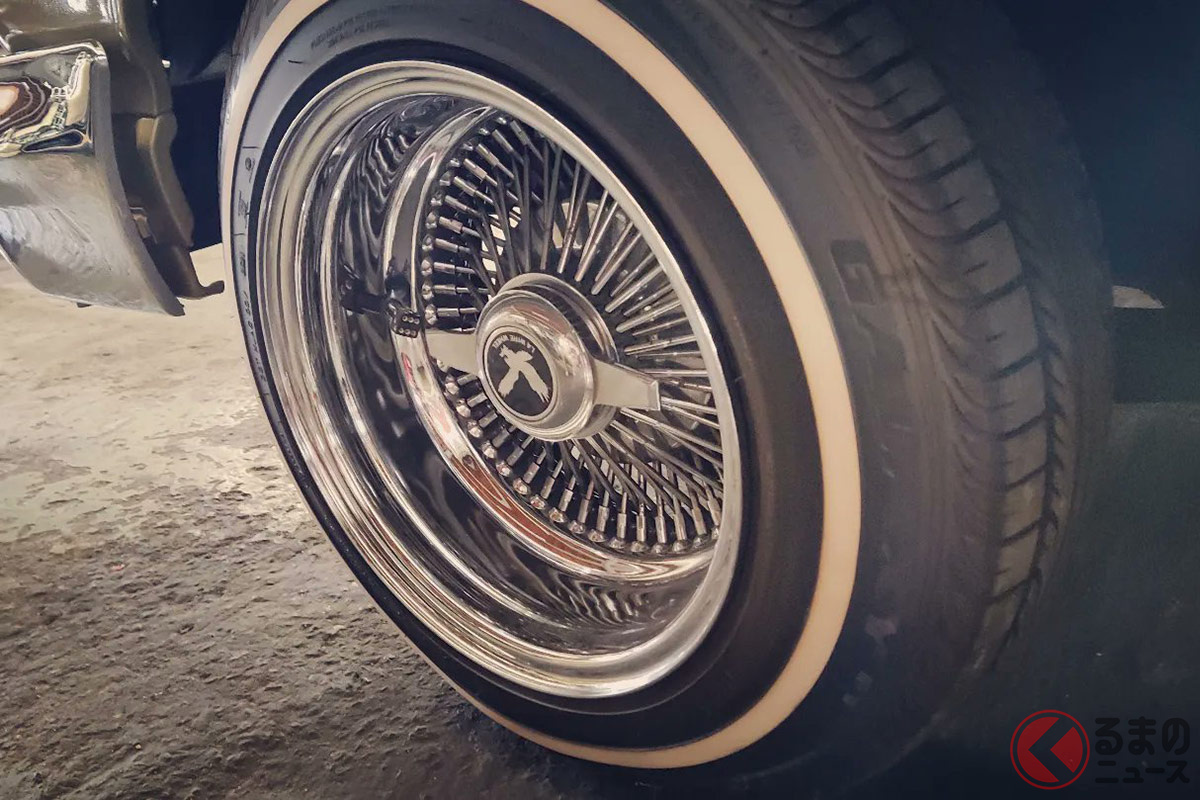 アメ車にはホワイトレタータイヤ&ワイヤーホイールが似合う!