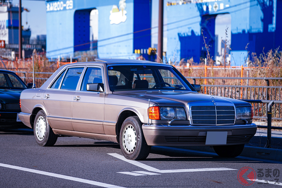 昔は『上司より高いクルマを選ぶのは非常識』などという考え方があったが…いまはどうなのか?(画像は実際にとある会社の部下が乗っているクルマ)