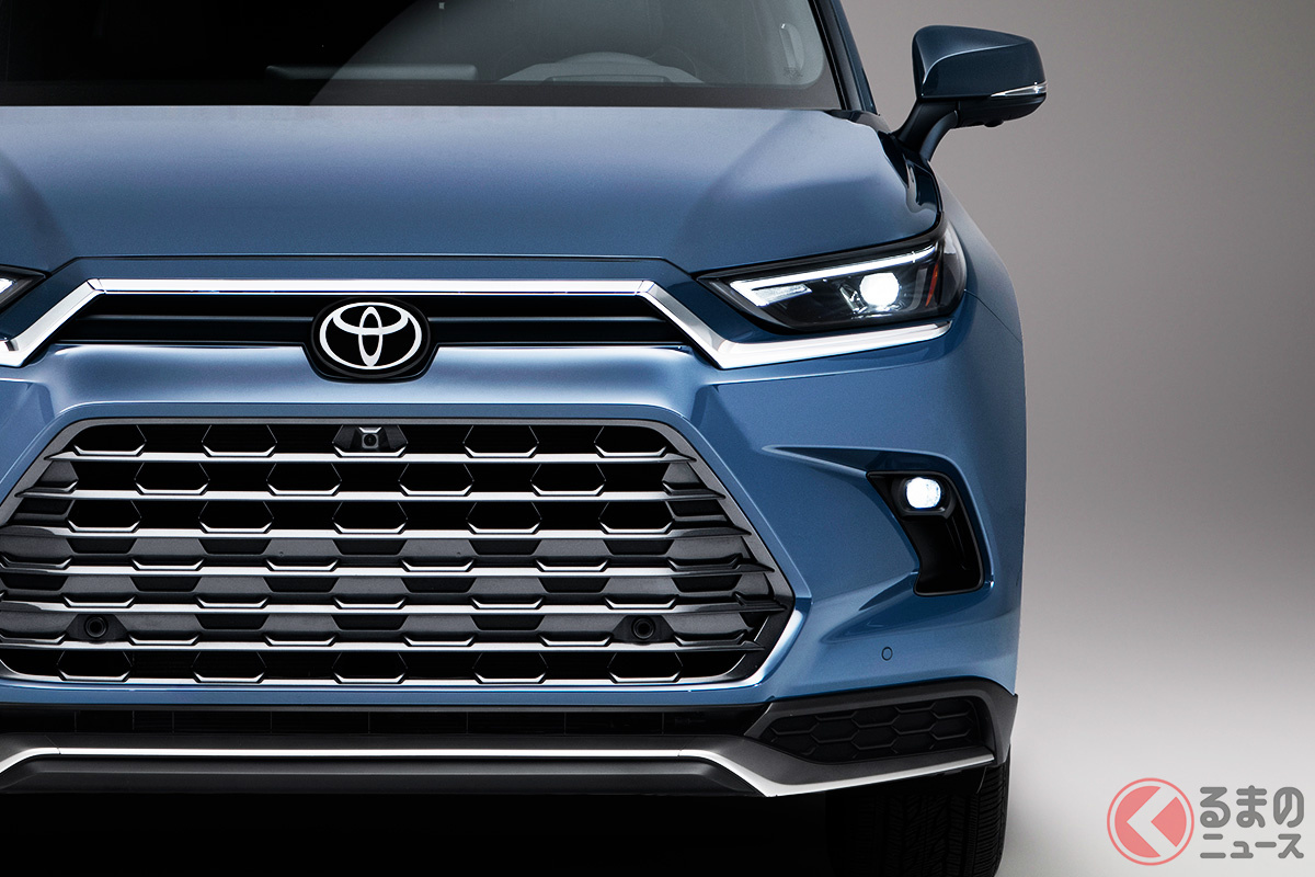 トヨタが新型「グランドハイランダー」を世界初公開! 後席が広い! 快適すぎる! その特徴とは