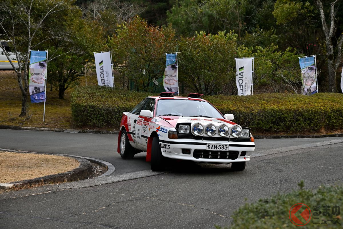 新城ラリー2023では、ヤリ-マティ・ラトバラ氏が「TOYOTA CELICA GT-Four ST165」を操ってデモランを披露した!