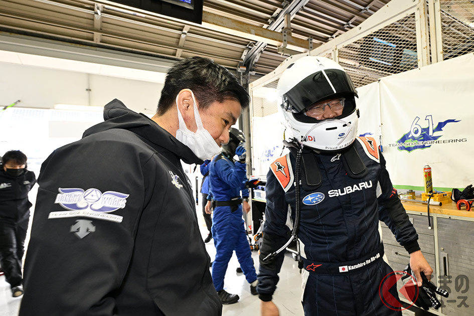 井口卓人氏(左)と伊藤和広氏(右)。次戦の富士24時間レースでは伊藤氏のスーツが変わるという