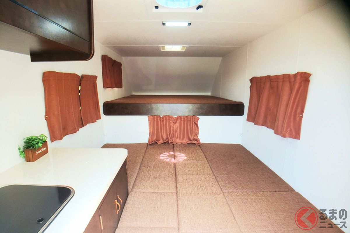 大人5人が就寝出来るトヨタハイラックスベースの「J-cabin H」(画像提供:MYSミスティック)