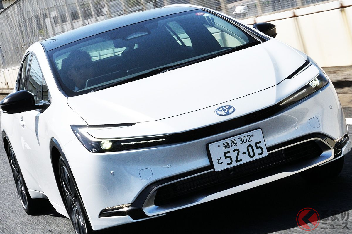 まさに「街乗り最強スポーティカー」といえる新型プリウス