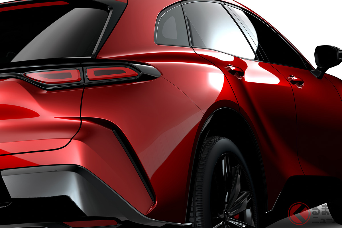 後ろ姿もスポーティな新型クラウンスポーツ