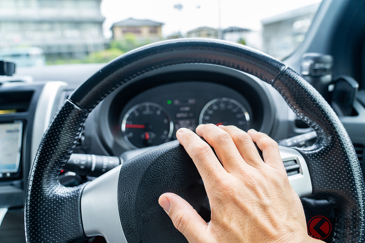 むやみにクラクションを鳴らす行為も違反になる恐れが