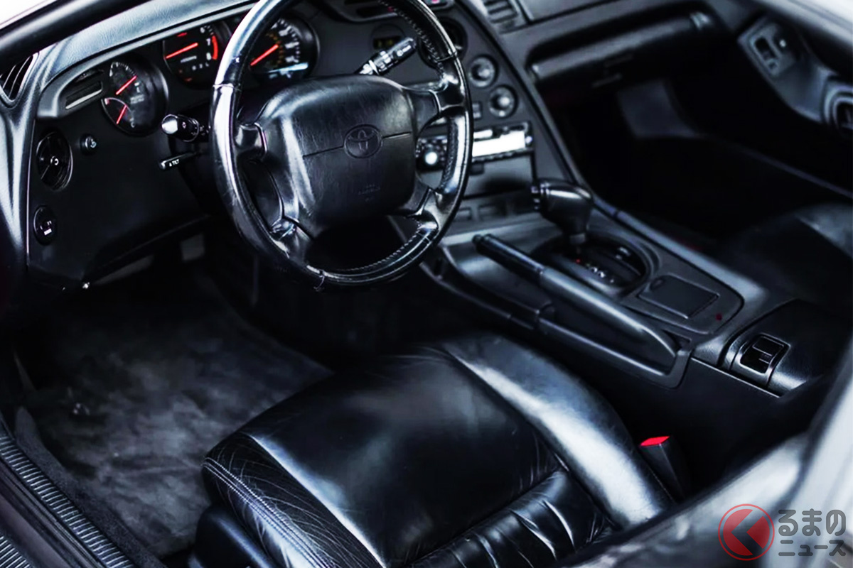 赤ボディの良好コンディションとなるトヨタ「スープラ(A80)」(photo:James Edition/OBZU LLC)