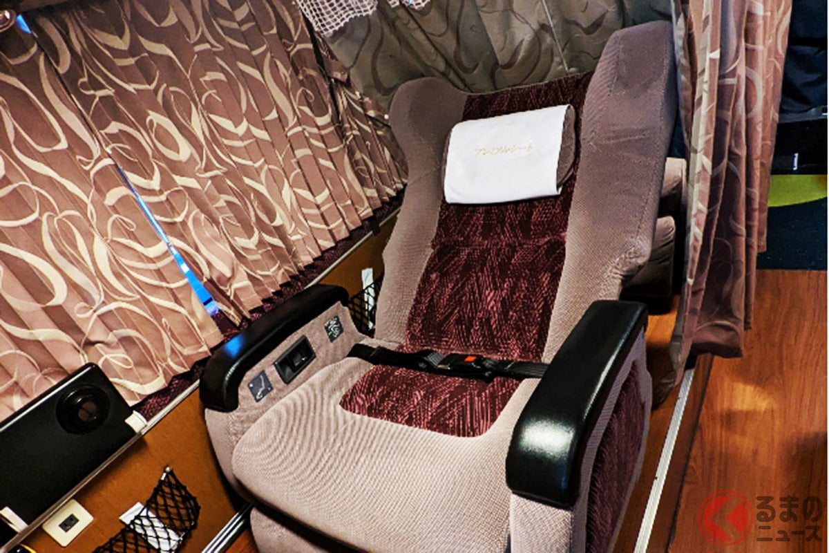 めちゃ豪華やん! 2022年6月30日の運行をもって「プレミアム・シート」の運行終了と、夜行バス「エアロキング」が引退する(画像提供:JR東海バス)