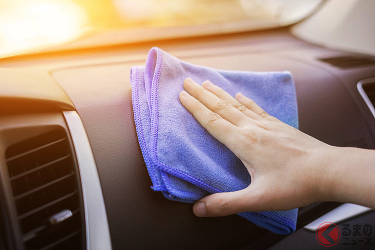 ステアリングが熱い場合には、水で濡らしたタオルなどで拭き上げる行為も効果があるという