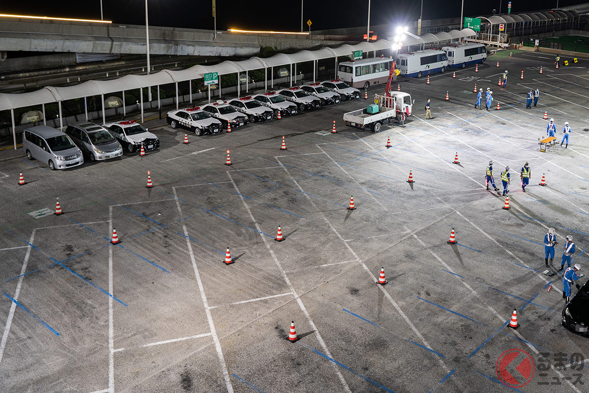 海ほたるでは大規模な「特別街頭検査」がおこなわれた(撮影:加藤博人)