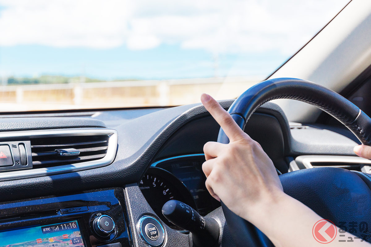 真夏のダッシュボードを触ったら「熱っ!」 火傷に注意!