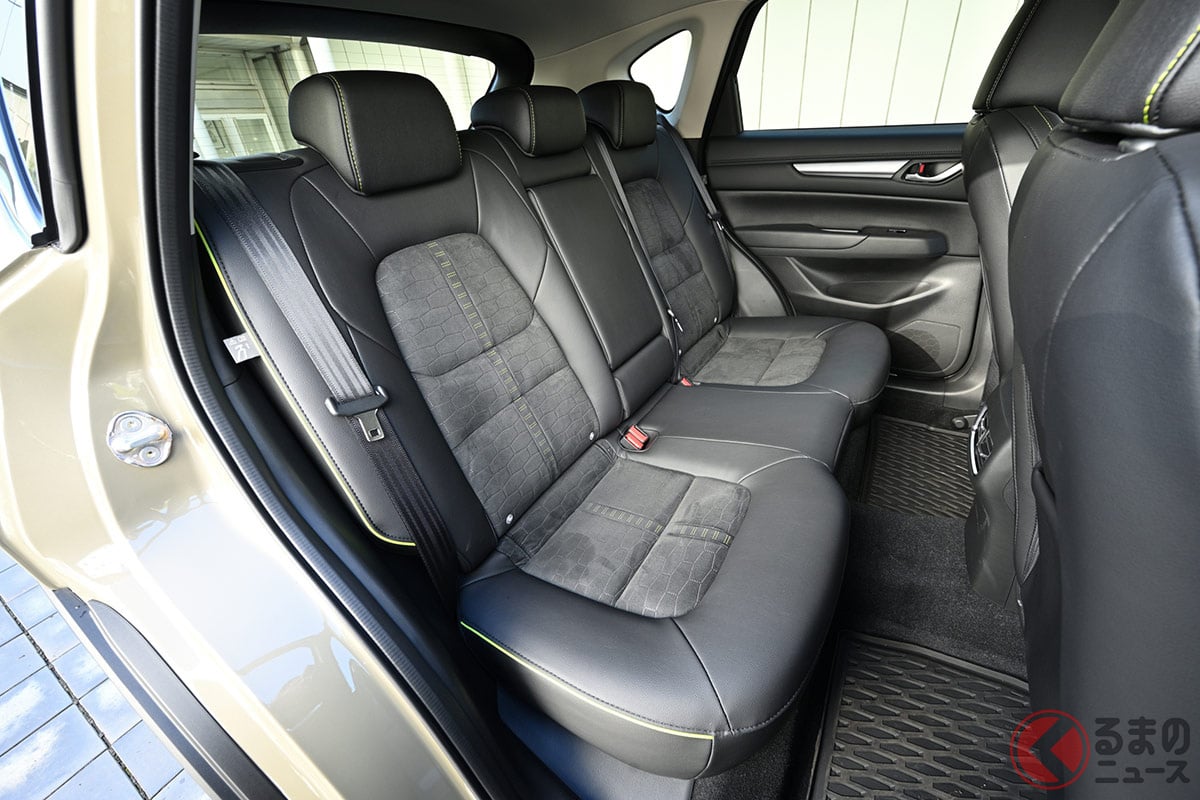 なぜ後席リクライニングは定番化しない? マツダ「CX-5」は途中の一部改良で後席リクライニングが採用されたという