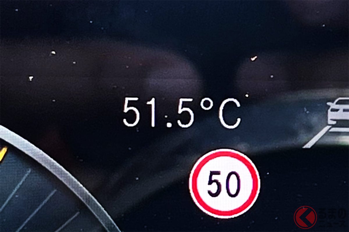 なんとメーターパネルの外気温が「51.5度」と表示される! これはなぜなのか?(画像提供:YAZAWAさん)