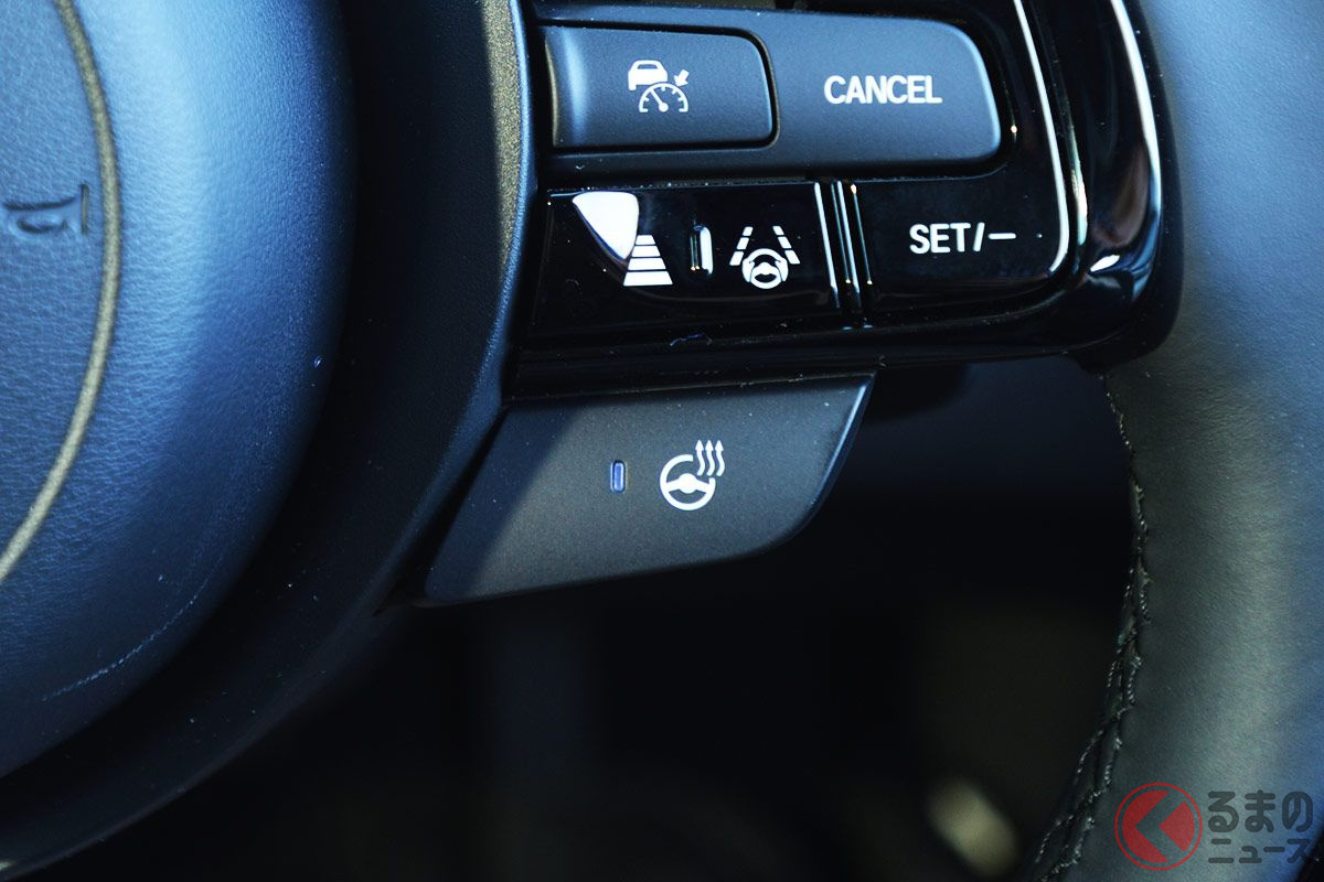 ステアリングヒーター搭載車は増えているものの…ステアリングクーラは見かけないのはなぜ?(画像はホンダEV「ホンダe」のステアリングヒーター)