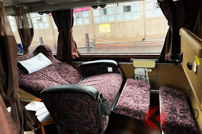 動く高級ホテル 豪華フラットシートで車中泊可能 2階建てバス エアロキング を愛車にした理由とは くるまのニュース 動く高級ホテル 豪華フラットシートで車中泊可能 2階建てバス エアロキング を愛車にした理由とは くるまのニュース