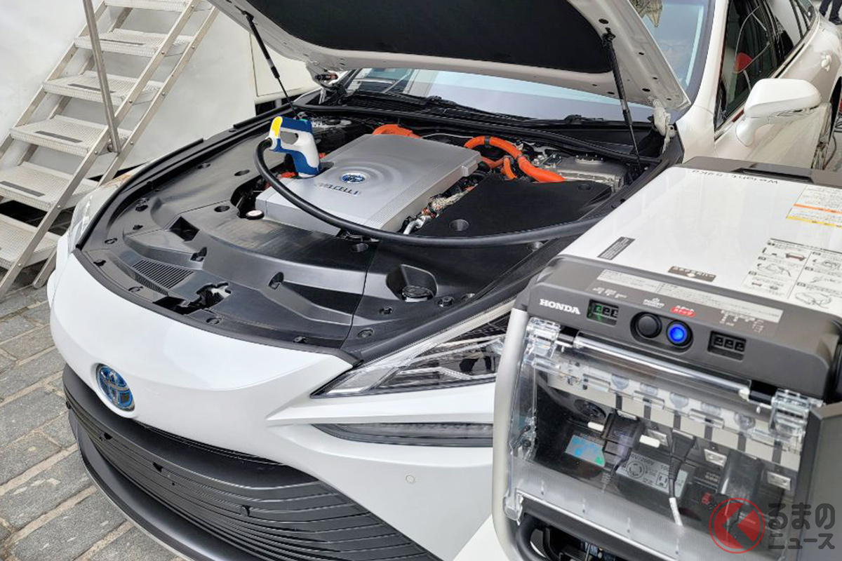WRCで夢のコラボ!? トヨタ「MIRAI」の電気をホンダの給電機を使用してピット照明をまかなっていた(撮影:山本シンヤ)