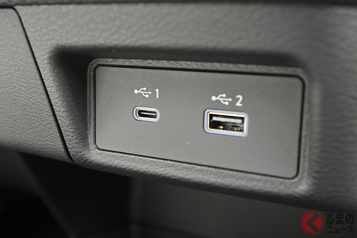 「USB Type-C」（左）と「USB Type-A」（右）など、混在して装備しているモデルも存在