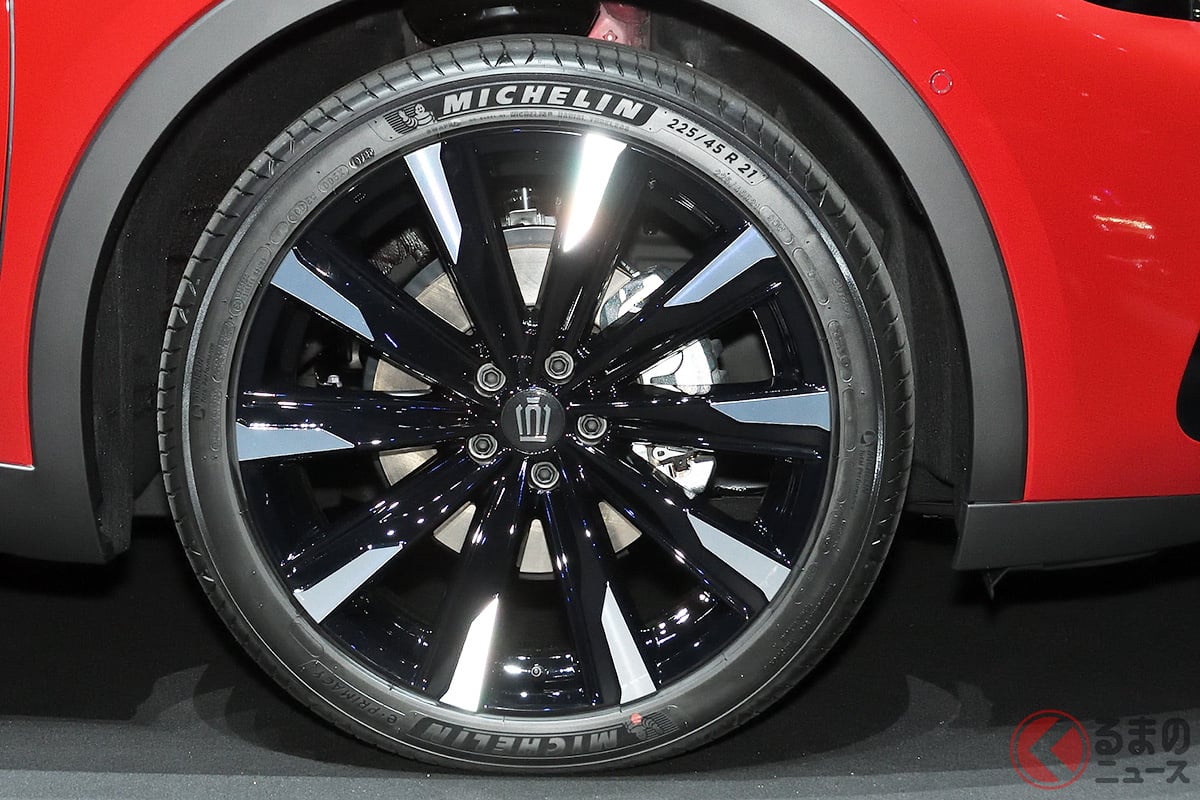 ついに新型「クラウン」では21インチホイールを装着! どこまで大きくなるのか?