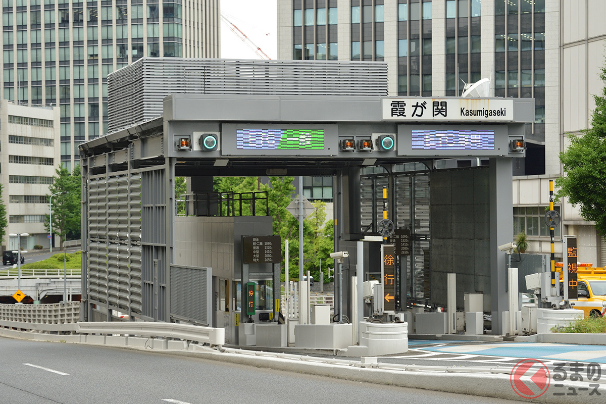 それぞれのレーンに設置されるカメラ