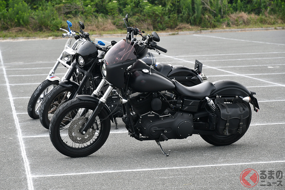 なぜバイク専用駐車場は増えないのか? とくに125cc以上の排気量では駐める場所に困るケースも多いという