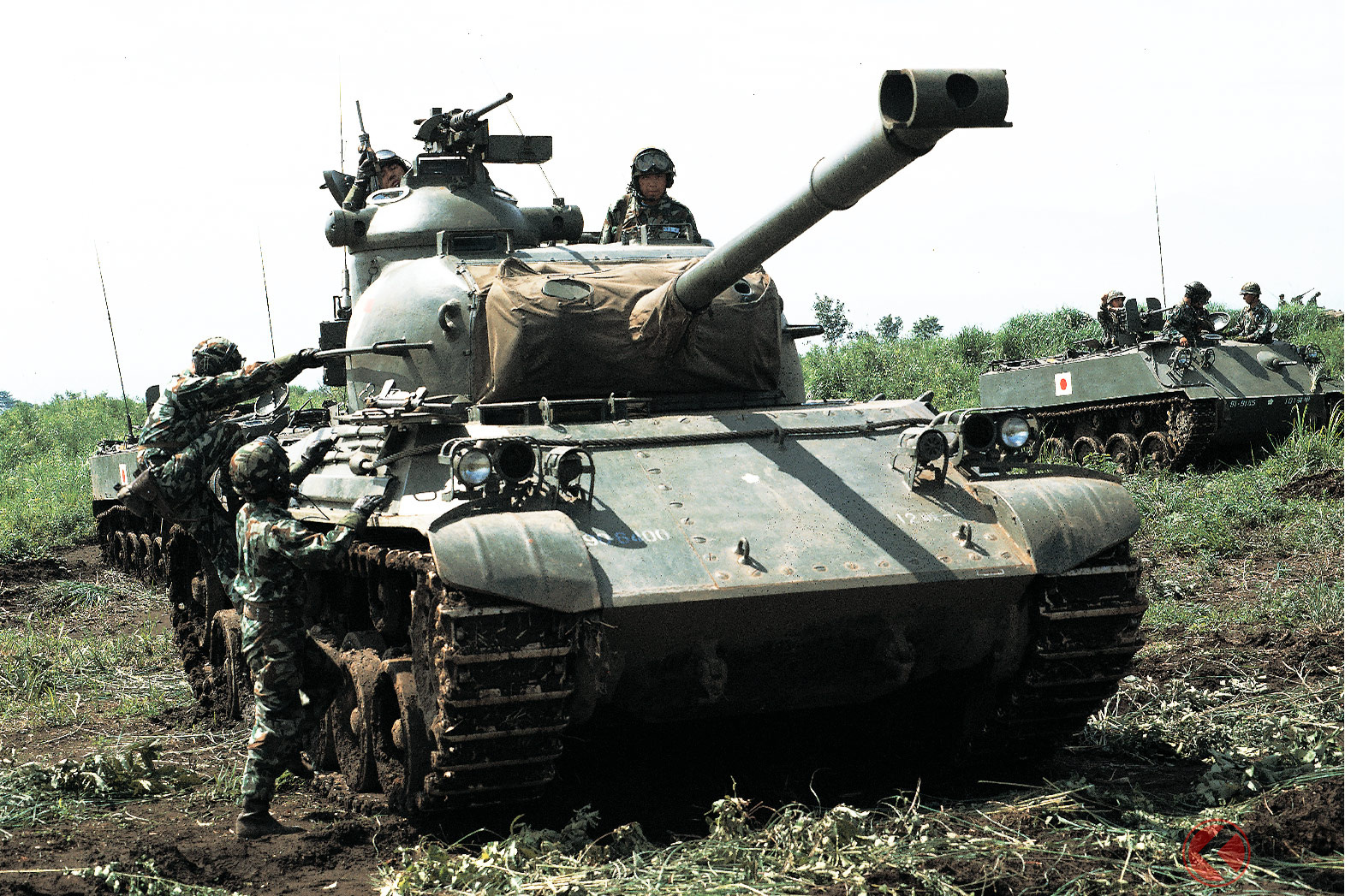 戦後最初の国産戦車61式戦車。主砲の反動を抑える砲口の独特な形状のマズルブレーキが特徴。(画像:月刊PANZER編集部)