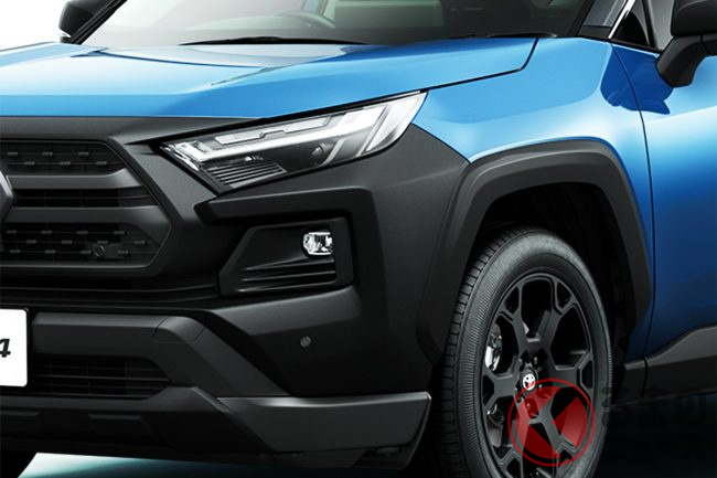 トヨタ斬新「真っ黒顔SUV」初披露目! 車高UP&ゴリゴリ塗装 採用した