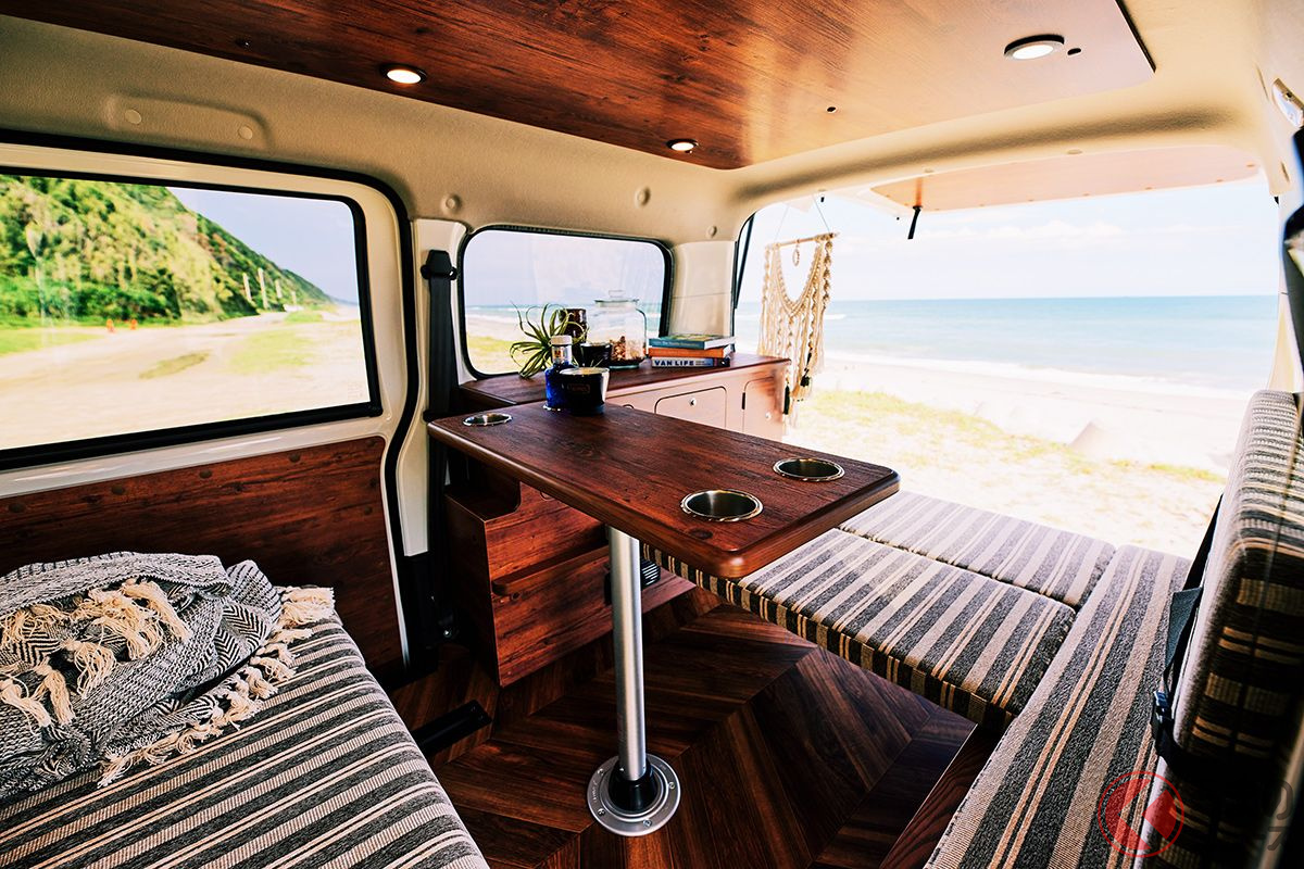 バカンス気分な家みたいな「タウンエース」 これは快適なバンライフが出来そう!(画像提供:NACS)