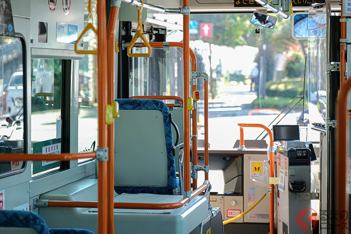 なぜ義務付けられるシートベルトなのに、路線バスの乗客は着用しないのか？