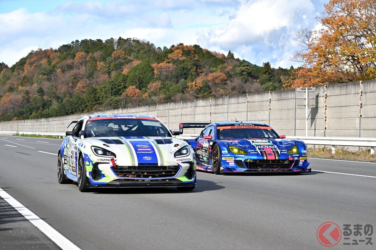 スーパー耐久シリーズに参戦した「61号車 SUBARU BRZ CNF Concept」(左)とスーパーGTシリーズに参戦した「61号車BRZ GT300」(右)