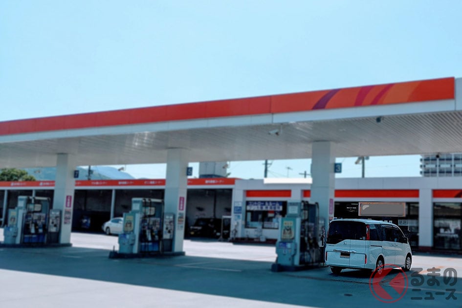 全国各地に点在するガソリンスタンドだが、ほとんどが平らな屋根を採用している。なぜ平らなのか？